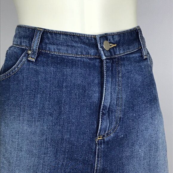 H&M Divided Medium Wash Frayed Denim Mini Skirt Size 12 NWT - Picture 2 of 8